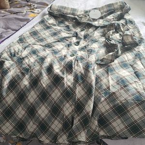 En Creme Tartan Skirt NWT